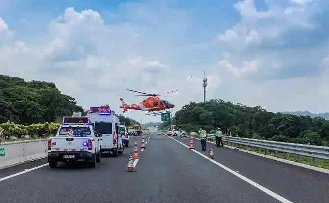 桦南高速公路汽车救援案例
